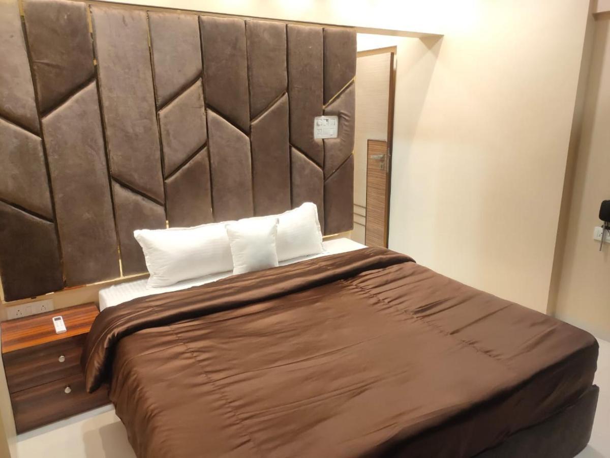 Osi Apartments Bandra West Bombay Eksteriør billede