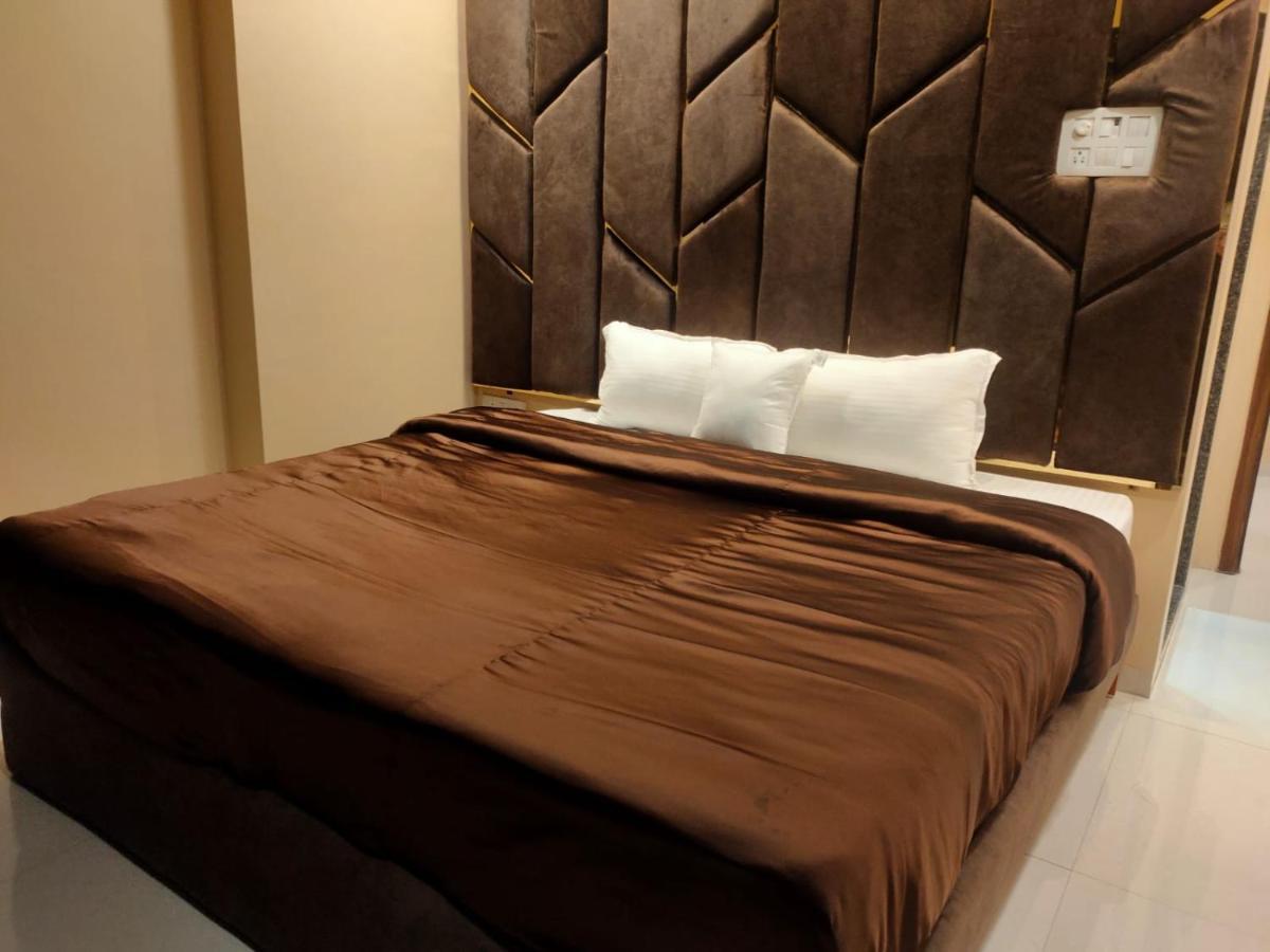 Osi Apartments Bandra West Bombay Eksteriør billede